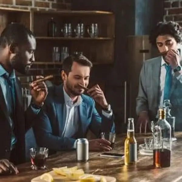 Nên Hay Không Việc Hai Người Hút Một Điếu Xì gà - Cách Thưởng Thức Cigar