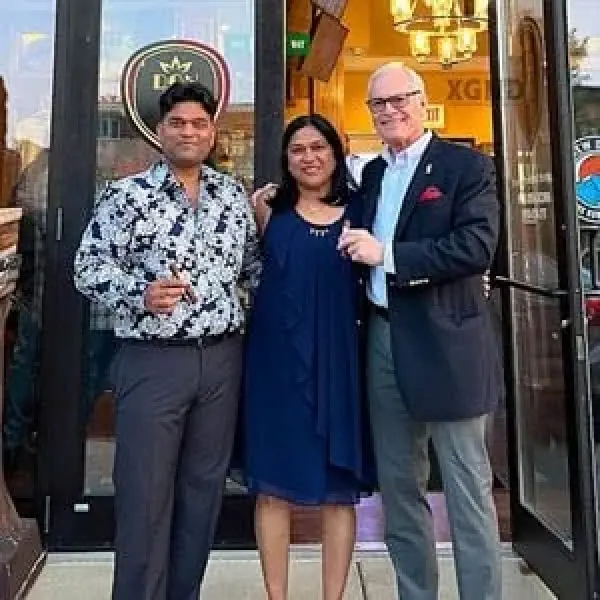 J.C. Newman Khai Trương Cigar Lounge Diamond Crown Mới Ở Chicago