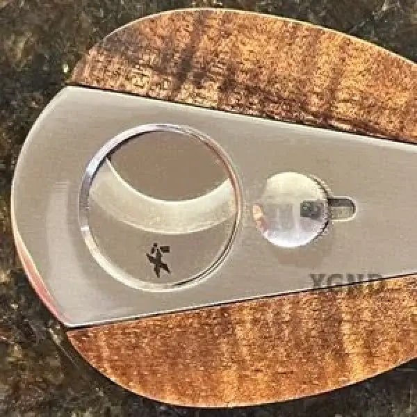 Scrim By Hutch Ra Mắt Dao Cắt Xì Gà Bằng Gỗ Koa Hawaii Mới