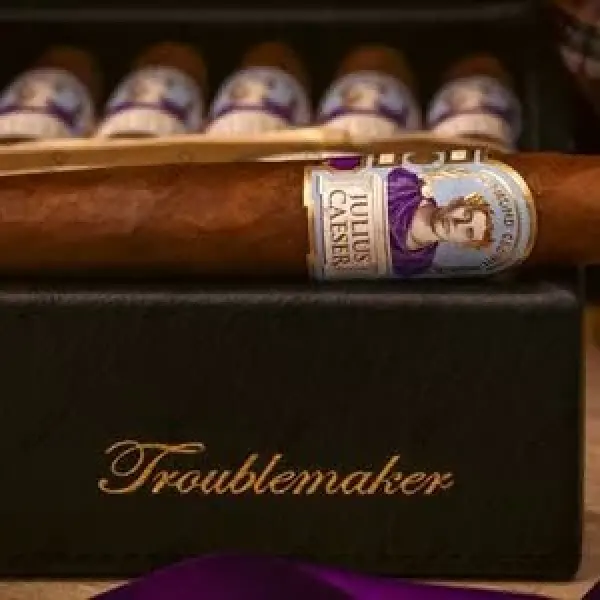Giới thiệu về Xì Gà Diamond Crown Julius Caeser The Troublemaker