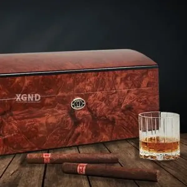 Cigar Humidor với thiết kế rương kho báu của thương hiệu Daniel Marshall