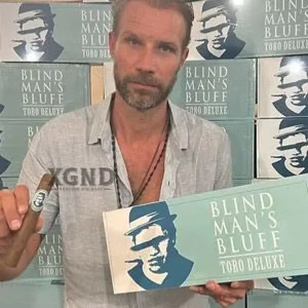 Caldwell Phát Hành Xì Gà Bluff Toro Deluxe Của Blind Man