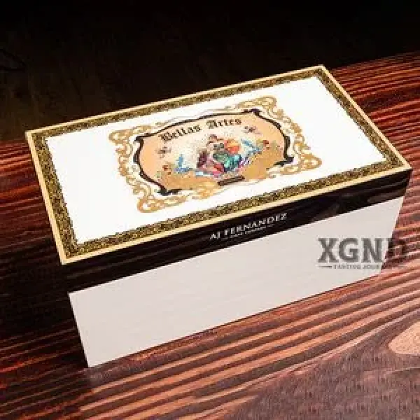 Hộp Gỗ Tuyết Tùng Sơn Mài Giữ Ẩm Xì Gà Phiên Bản Giới Hạn