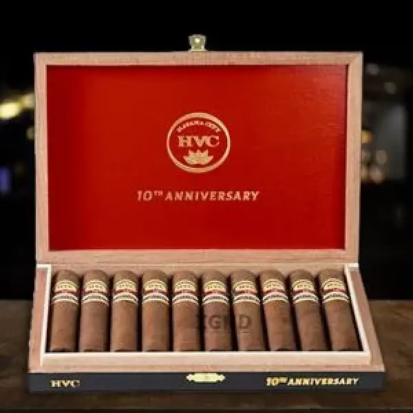 HVC Thêm Kích Thước Robusto Vào Dòng Xì Gà 10th Anniversary