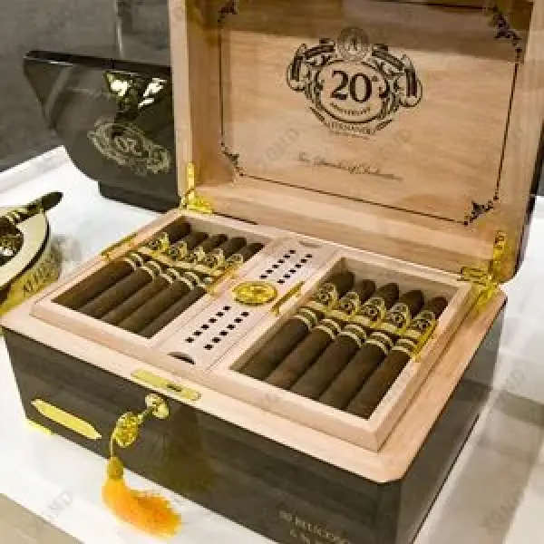 Kỷ Niệm 20 Năm Với Xì Gà AJ Fernandez 20th Anniversary