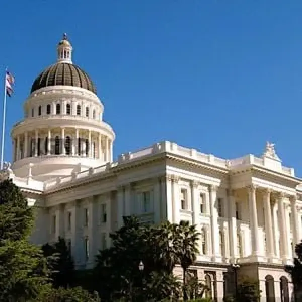 Dự Luật Cấm Vĩnh Viễn Việc Bán Xì Gà Ở California Đã Bị Hoãn Lại