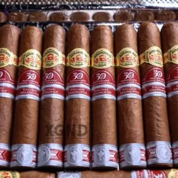 Xì gà Diplomáticos PCC 30th Anniversary Edición Được Phát Hành Tại Hồng Kông