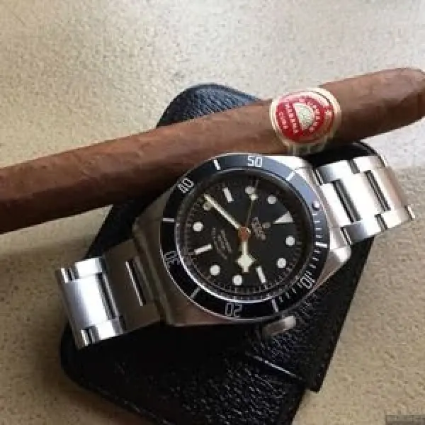 H. Upmann Half Corona - Xì Gà Cuba Nổi Tiếng Và Câu Chuyện Tai Tiếng