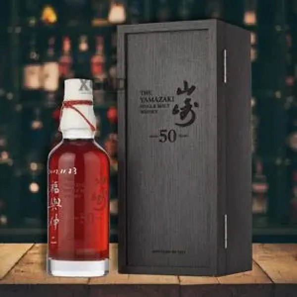 Một Chai Rượu Whisky Mạch Nha Đơn Yamazaki 50 Năm Tuổi Được Bán Đấu Giá