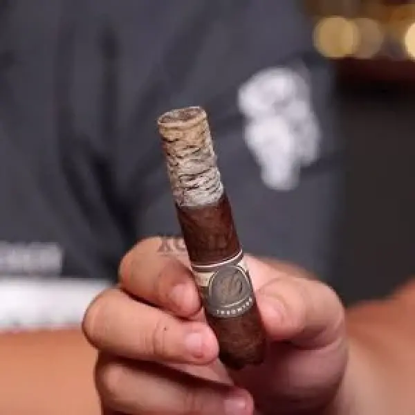 Kỹ Thuật Hút Xì Gà - Hướng Dẫn Chi Tiết Cho Trải Nghiệm Cigars Tối Ưu