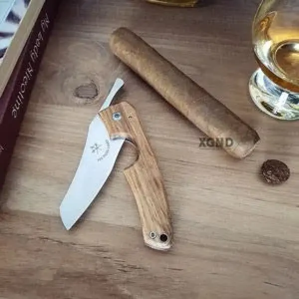 Les Fines Lames Ra Mắt Dao Cắt Xì Gà Làm Từ Thùng Gỗ Ủ Rượu Bourbon