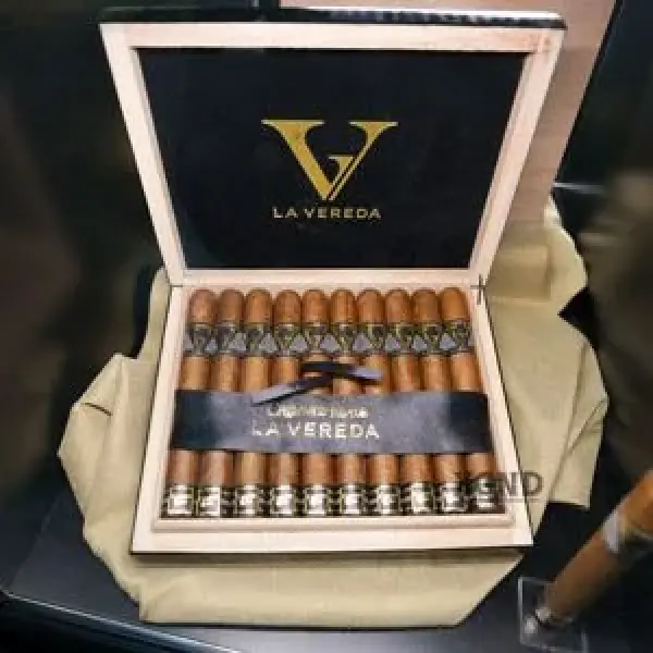 Phát Hành Hai Dòng Sản Phẩm Của Thương Hiệu Xì Gà Crowned Heads