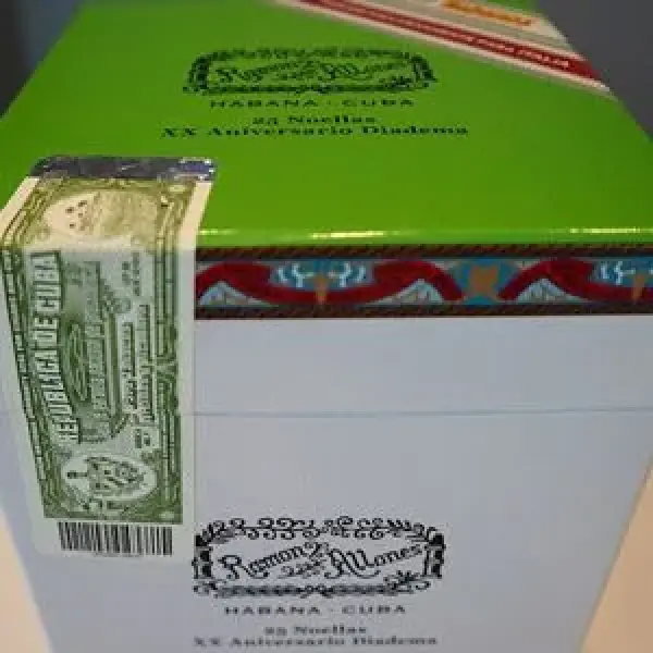 Video: Đập Hộp Dòng Xì Gà Ramon Allones Noellas Jar của Ý