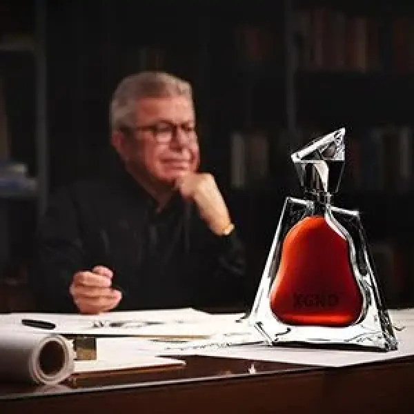 Phần 1: Viên Pha Lê Mới Của Richard Hennessy